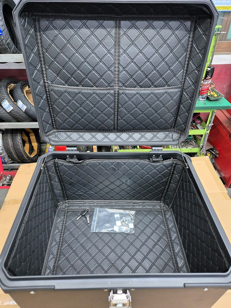 알루미늄탑박스 85리터 중고판매합니다 이미지