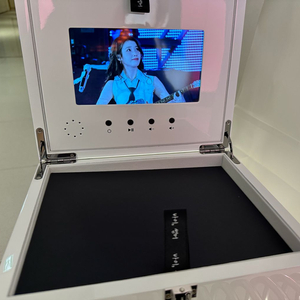 아이유 팝업 바이 썸머 미니어처 기타 (한정판) 이미지