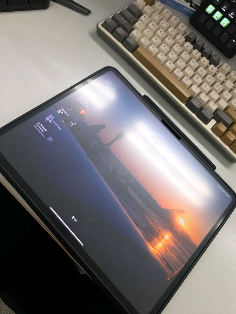 아이패드 프로 13 m4 256 wifi + 애플펜슬프로 + ESR케이스 이미지