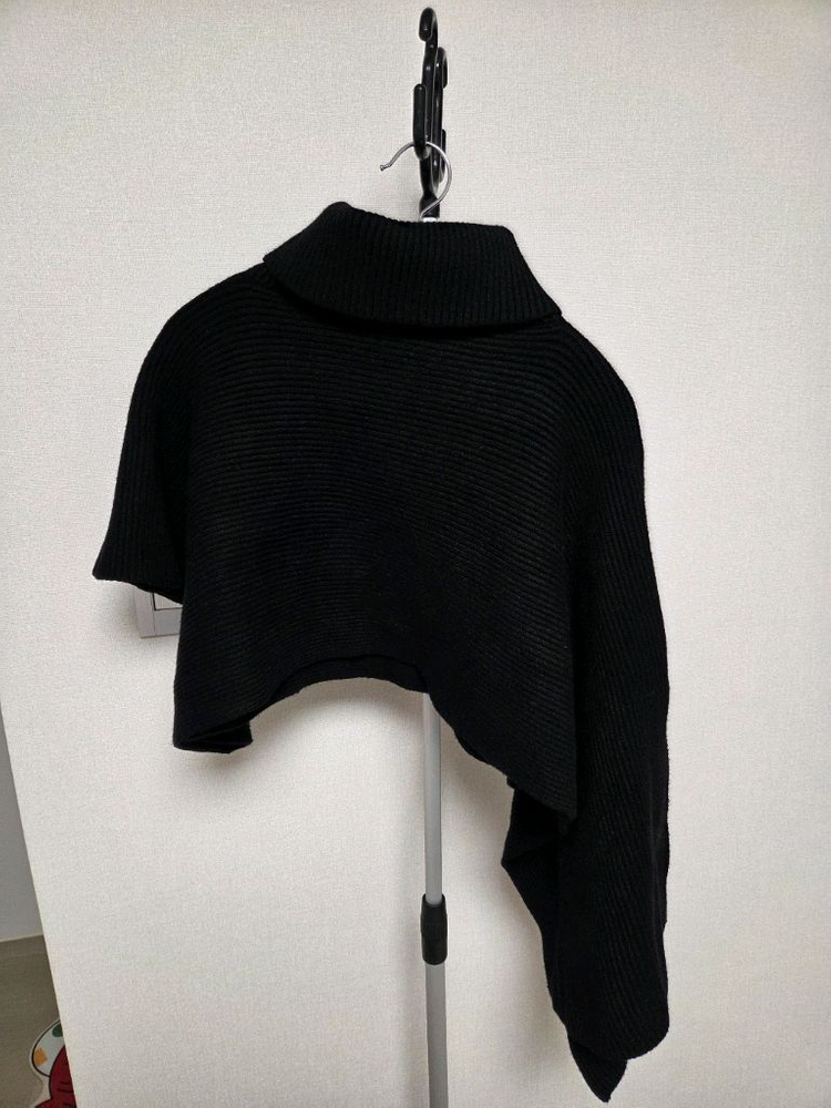 숏케이프니트 터틀넥 언밸런스 니트 숄 케이프 이미지