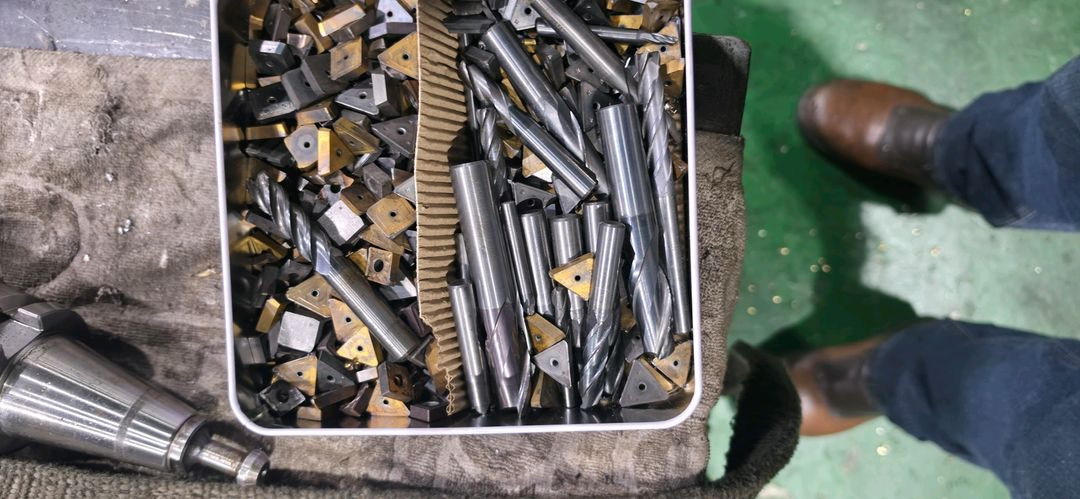 폐초경 엔드밀 인서트 팁 pcb텅스텐 비트 매입 이미지