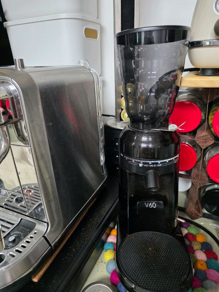 하리오 V60 전동 커피 그라인더 정품 이미지