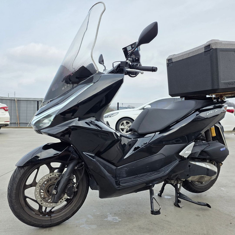 혼다 pcx125 25년 3만 깔끔한세팅 바이크 판매합니다. 이미지