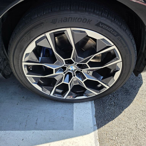 BMW X7 22인치 타이어 신품 판매 합니다 이미지