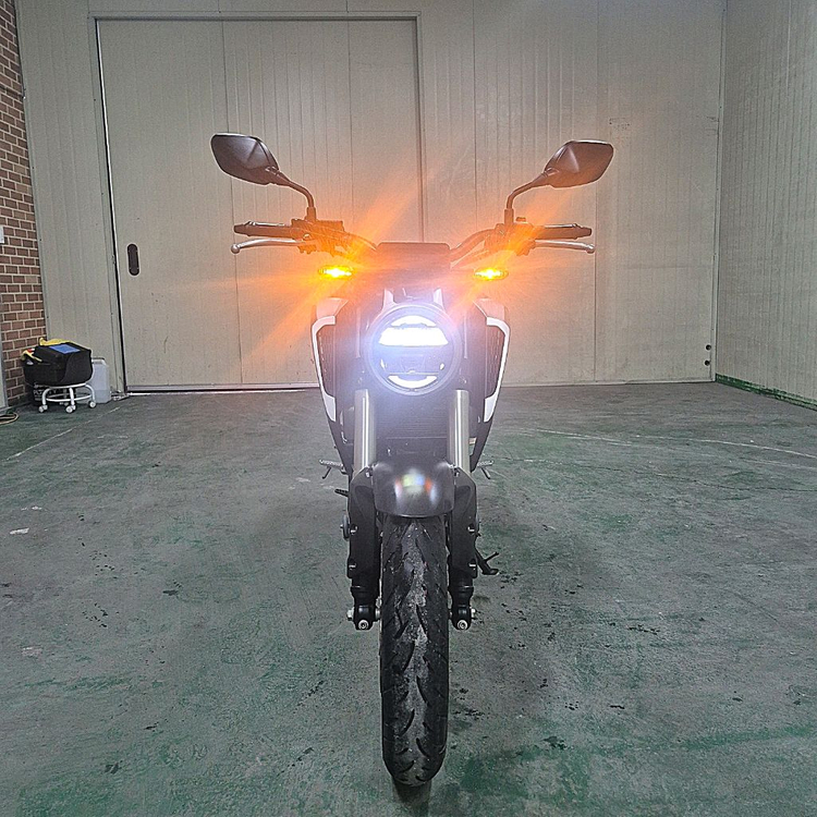 혼다 CB125R 18년식 6천KM 입문용 판매합니다 이미지