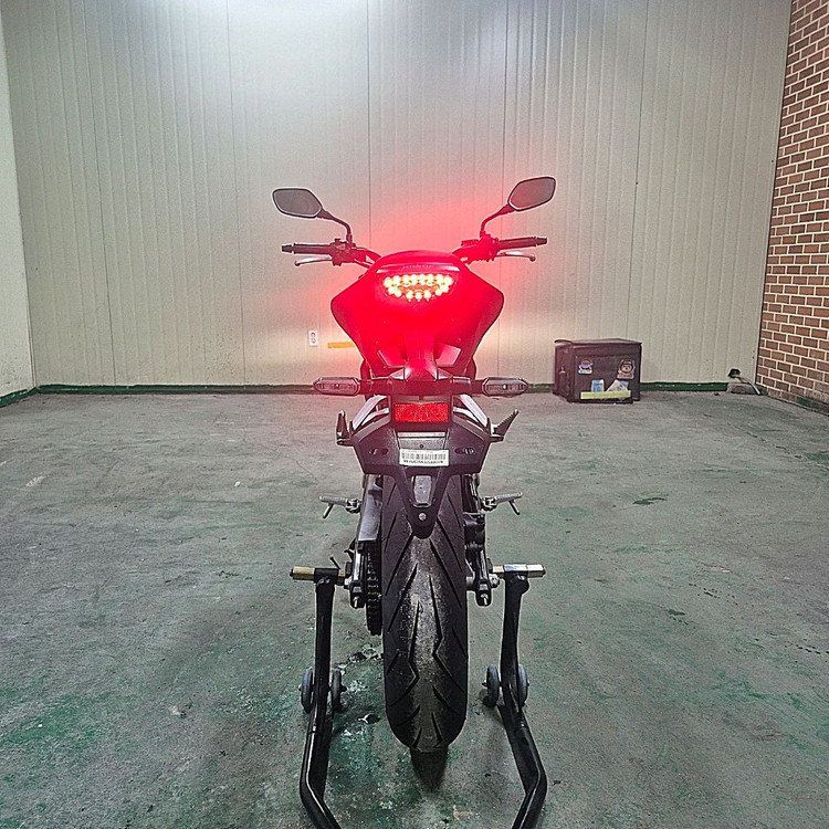 혼다 CB125R 18년식 6천KM 입문용 판매합니다 이미지