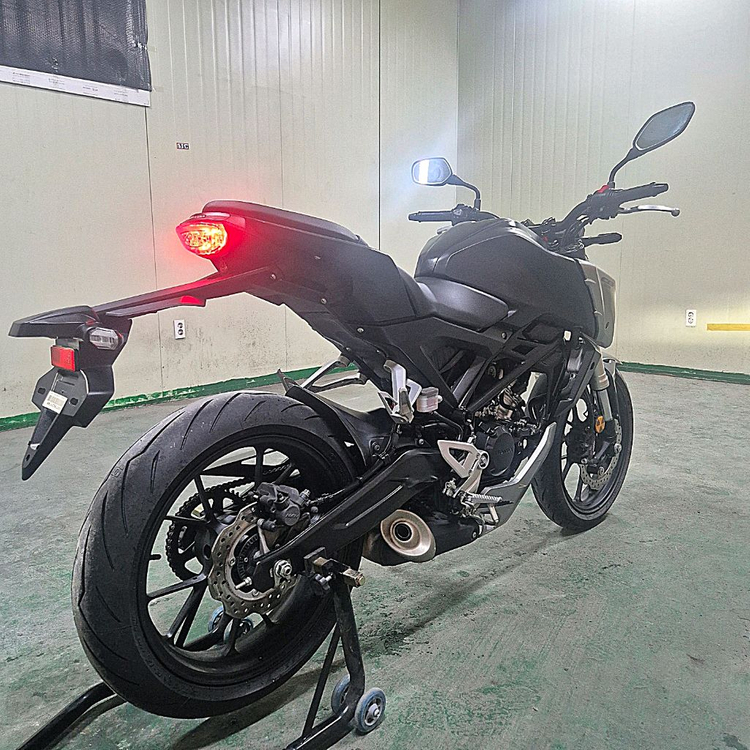 혼다 CB125R 18년식 6천KM 입문용 판매합니다 이미지