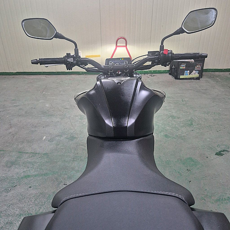 혼다 CB125R 18년식 6천KM 입문용 판매합니다 이미지