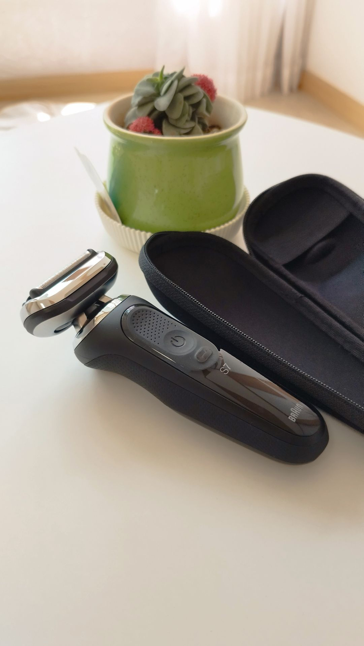 브라운 전기 면도기 시리즈7 S7 풀세트 (미사용 세척충전스테이션 포함) 이미지