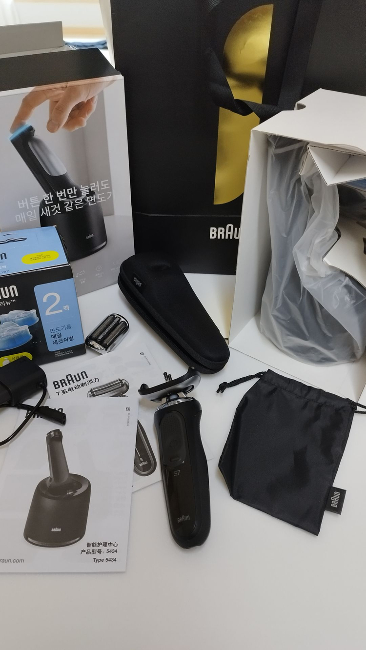 브라운 전기 면도기 시리즈7 S7 풀세트 (미사용 세척충전스테이션 포함) 이미지