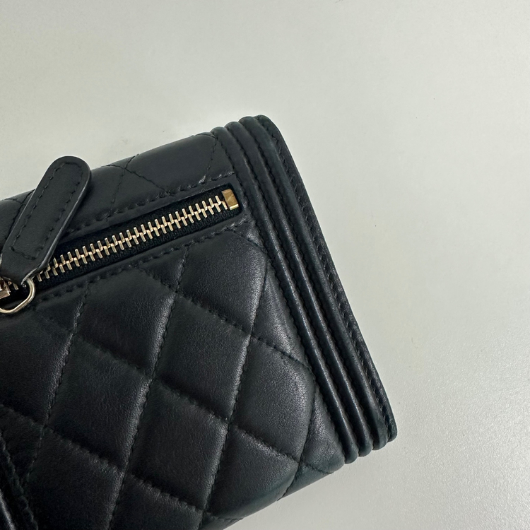 샤넬 보이 반지갑 블랙 이미지