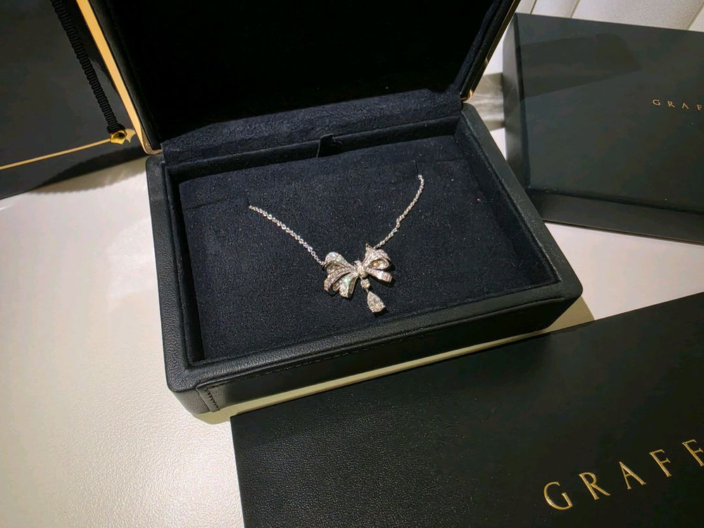 그라프 틸다 보우 다이아 목걸이 이미지