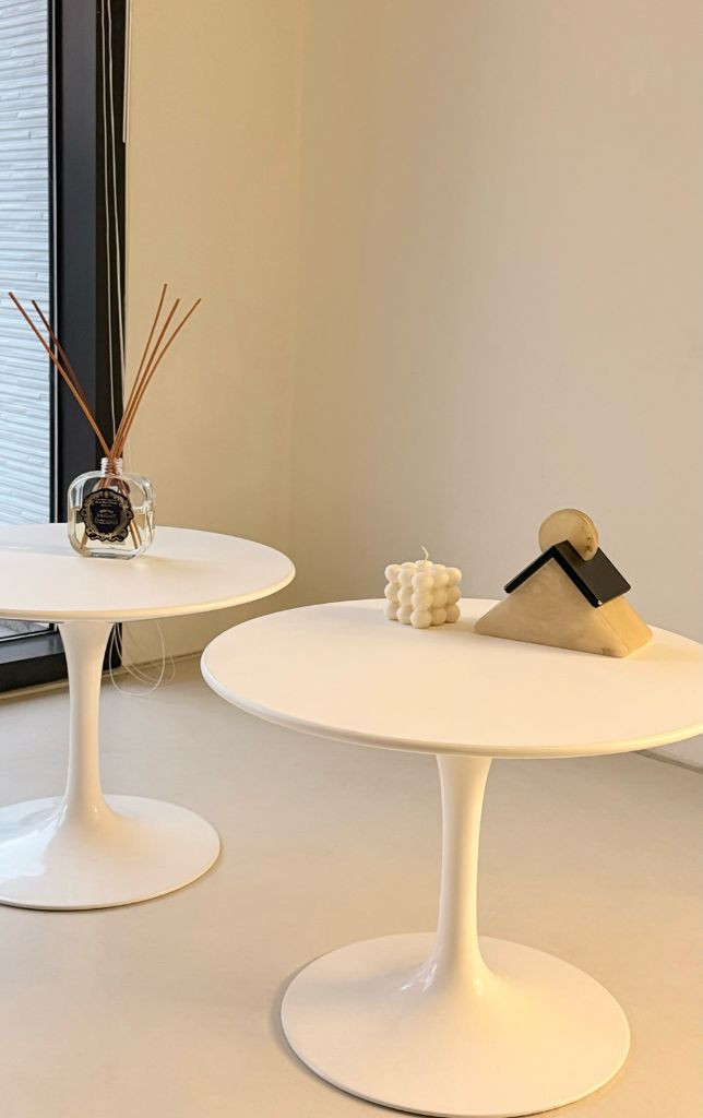 Knoll 제작 Tulip Side Table 팔아요. (빈티지 가구) 이미지