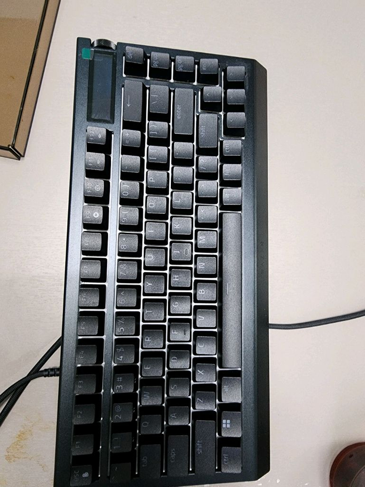 레이저 블랙위도우 v4 75프로 키보드 팝니다 이미지