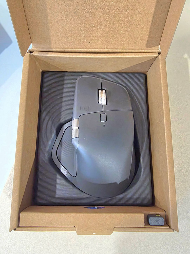 로지텍 MX 마스터4 마우스 팝니다. 이미지