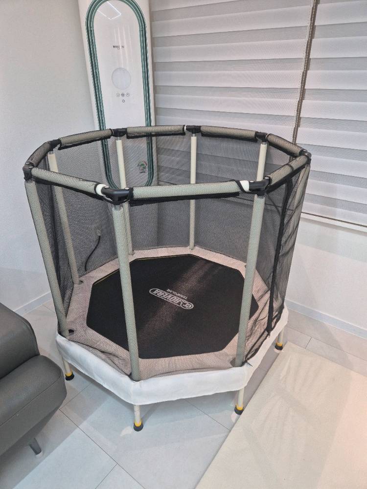 아기 트램폴린 이미지