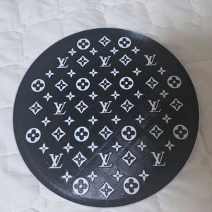 루이비통 모노그램 패턴 원형 플라스틱 쟁반 이미지