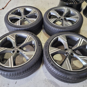 제네시스GV80 22인치 순정품휠타이어 한대분 이미지