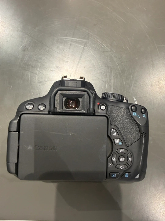 캐논 EOS 650D DSLR 카메라 이미지