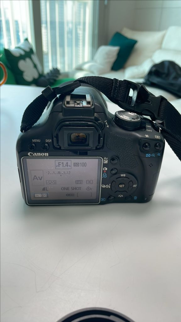 DSLR 카메라 + 50mm f/1.8 렌즈 세트 이미지