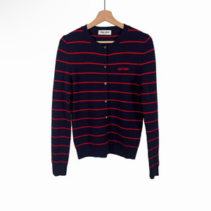 [38] 미우미우 여성 로고 스트라이프 울 니트 가디건 레드 MMF895 이미지