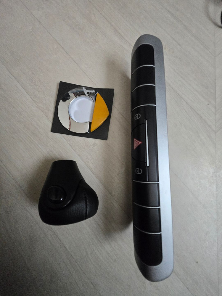 스마트 포투 451 부품 : 기어봉, 센터 제어 비상 버튼 스위치, 엠블럼, 커버 판매합니다. 이미지