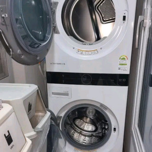 LG워시타워 21kg 세탁기와 16kg 건조기 화이트색상 깨끗합니다 이미지