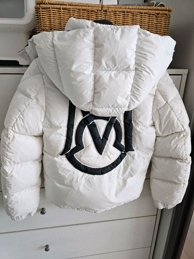 몽클레어 키즈 빅로고 화이트 패딩 이미지