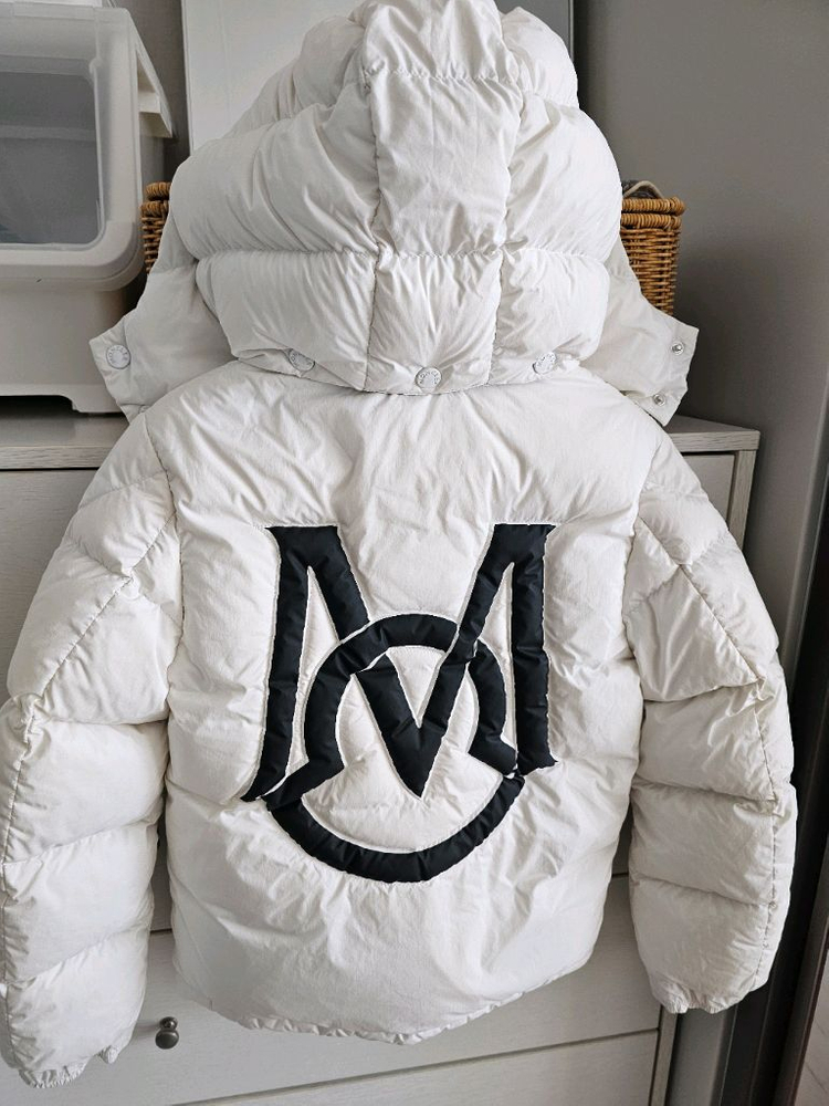 몽클레어 키즈 빅로고 화이트 패딩 이미지