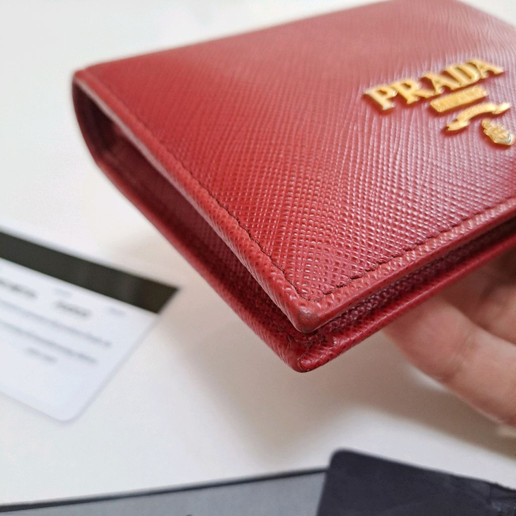 [100%/정품] 프라다 사피아노 메탈 레드 반지갑, 프라다지갑,프라다반지갑,프라다카드지갑 이미지