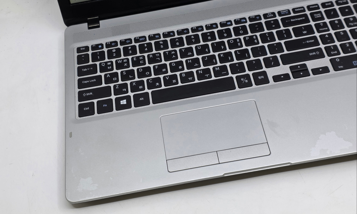 삼성 노트북5 NT500R5Q-KD5S (15.6인치) CPU : 인텔 코어 i5-5200U (5세대) 이미지