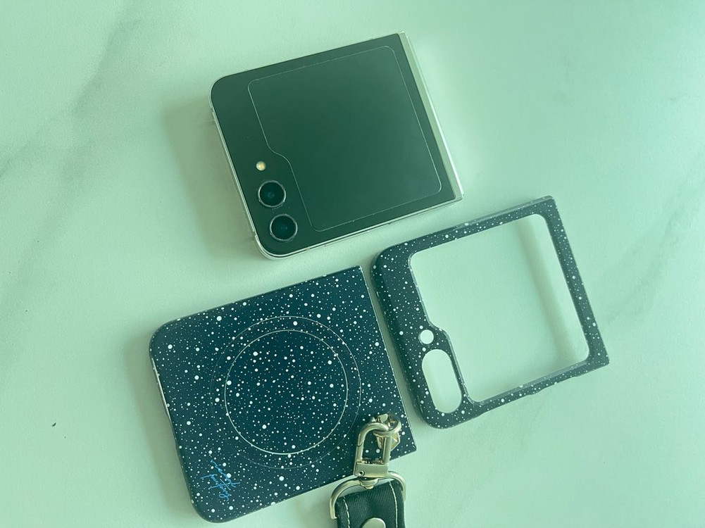 갤럭시 Z플립5 512기가 아이보리 무잔상 팝니다. 이미지