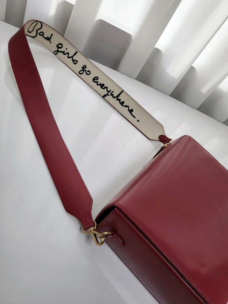 뮤트뮤즈 아뮤즈백 레드 이미지