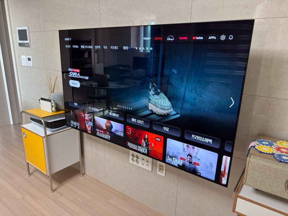65인치 LG OLED 벽걸이 TV팝니다 이미지