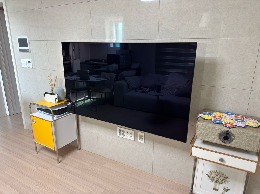 65인치 LG OLED 벽걸이 TV팝니다 이미지