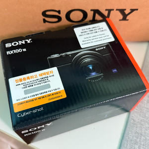 소니 컴팩트카메라 RX100M7 미개봉 새제품 팝니다.