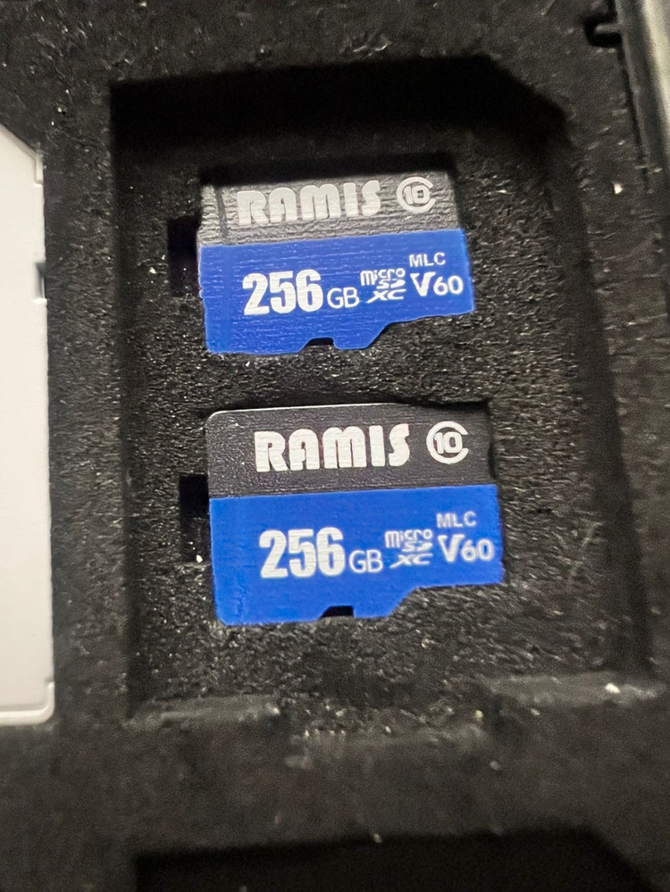 RAMIS V60 256GB 2개 각 8만원, ADATA V90 256GB 2개 각 16만원 이미지