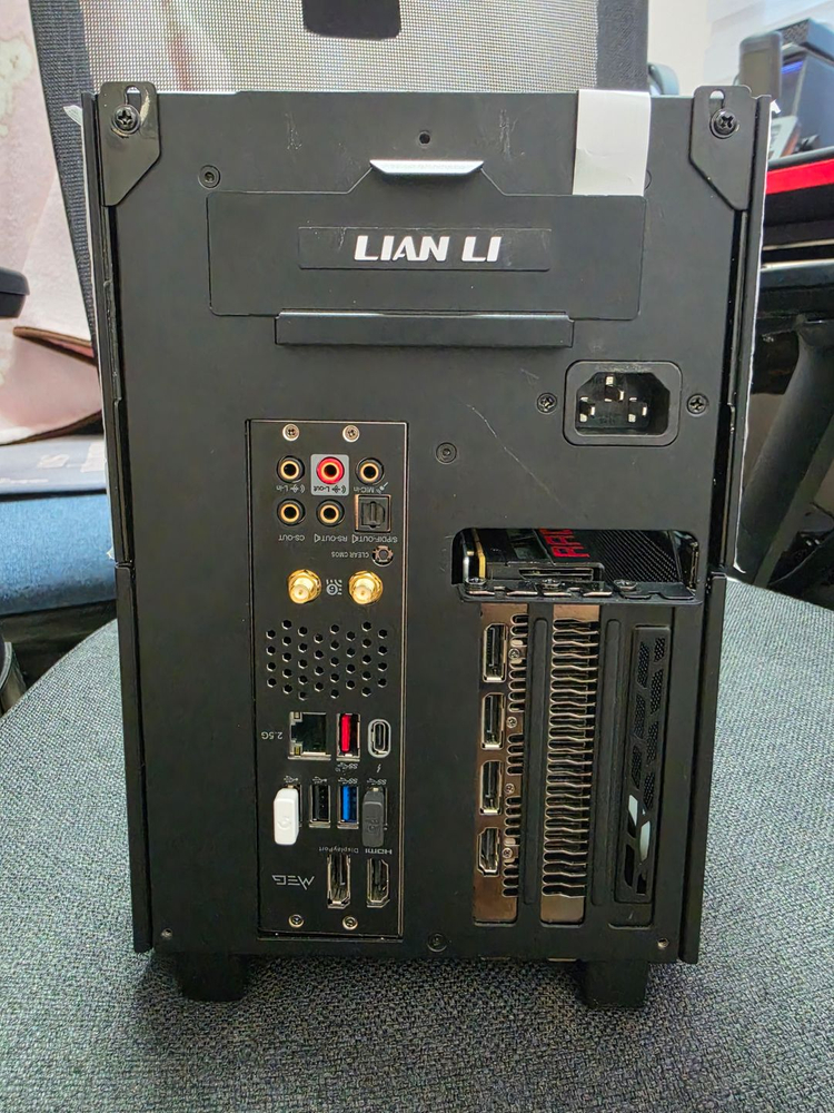 i5 11400, R9 NANO ITX 본체 팝니다 이미지