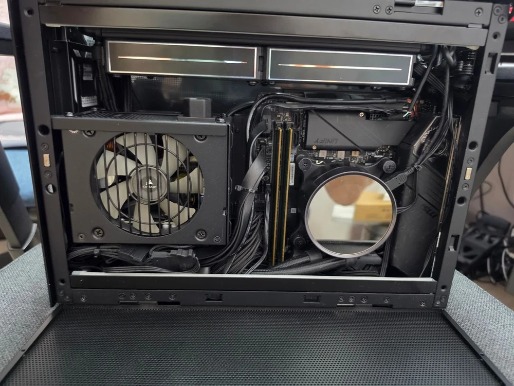 i5 11400, R9 NANO ITX 본체 팝니다 이미지