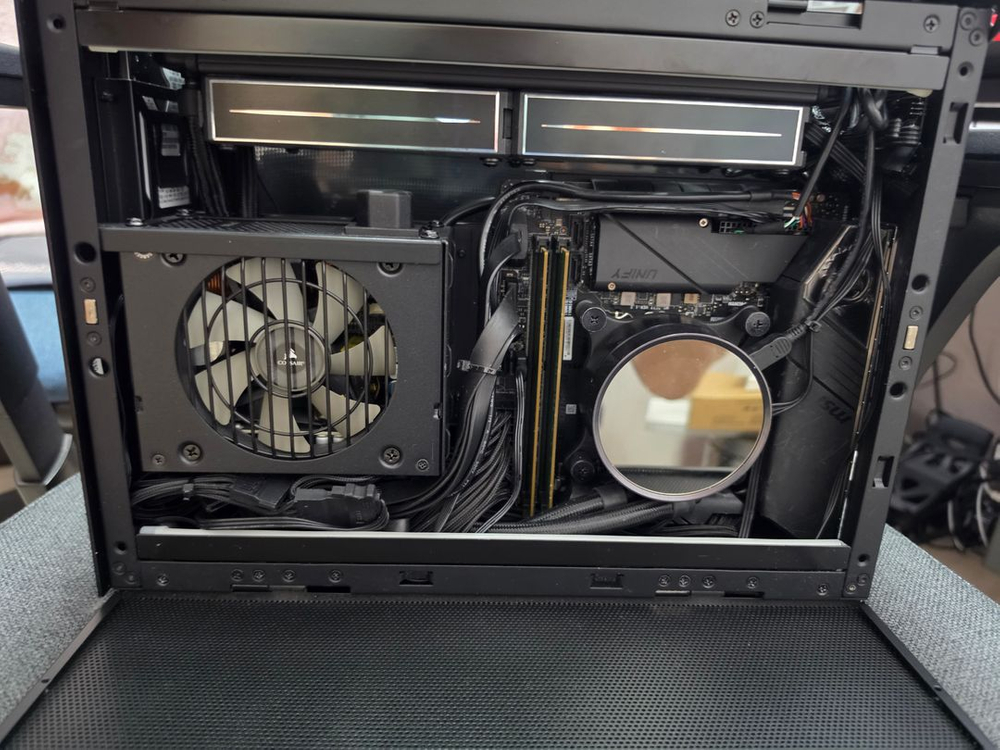 i5 11400, R9 NANO ITX 본체 팝니다 이미지