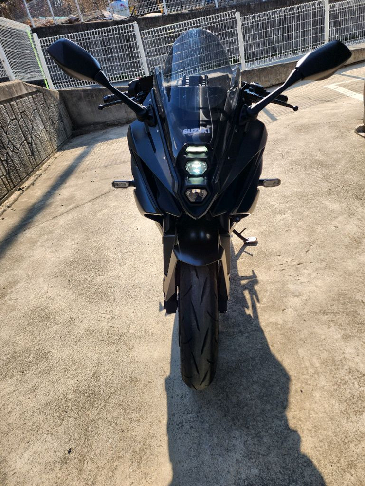 25년식 스즈키 GSX-8R 블랙 신차급 판매 이미지