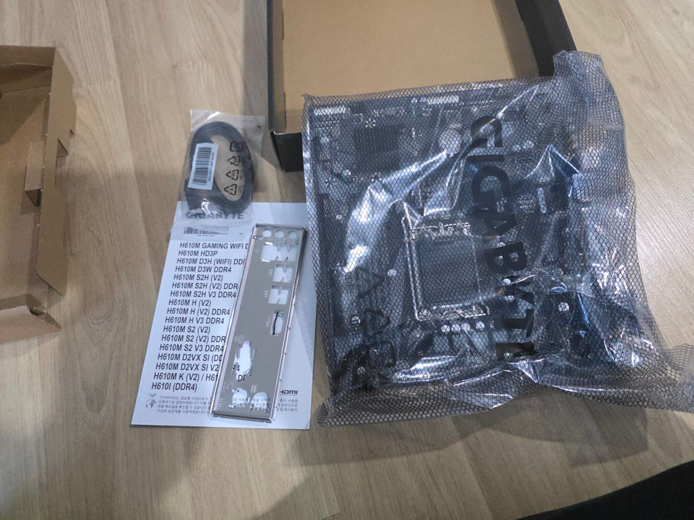 기가바이트 H610M H V2 DDR4 메인보드 판매합니다. 이미지