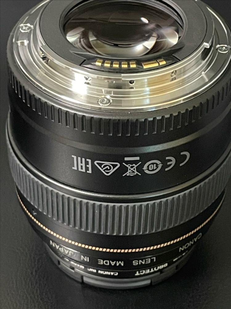 캐논 EF 85mm f1.8 USM 렌즈 이미지