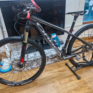 풀카본 MTB 자전거 이미지