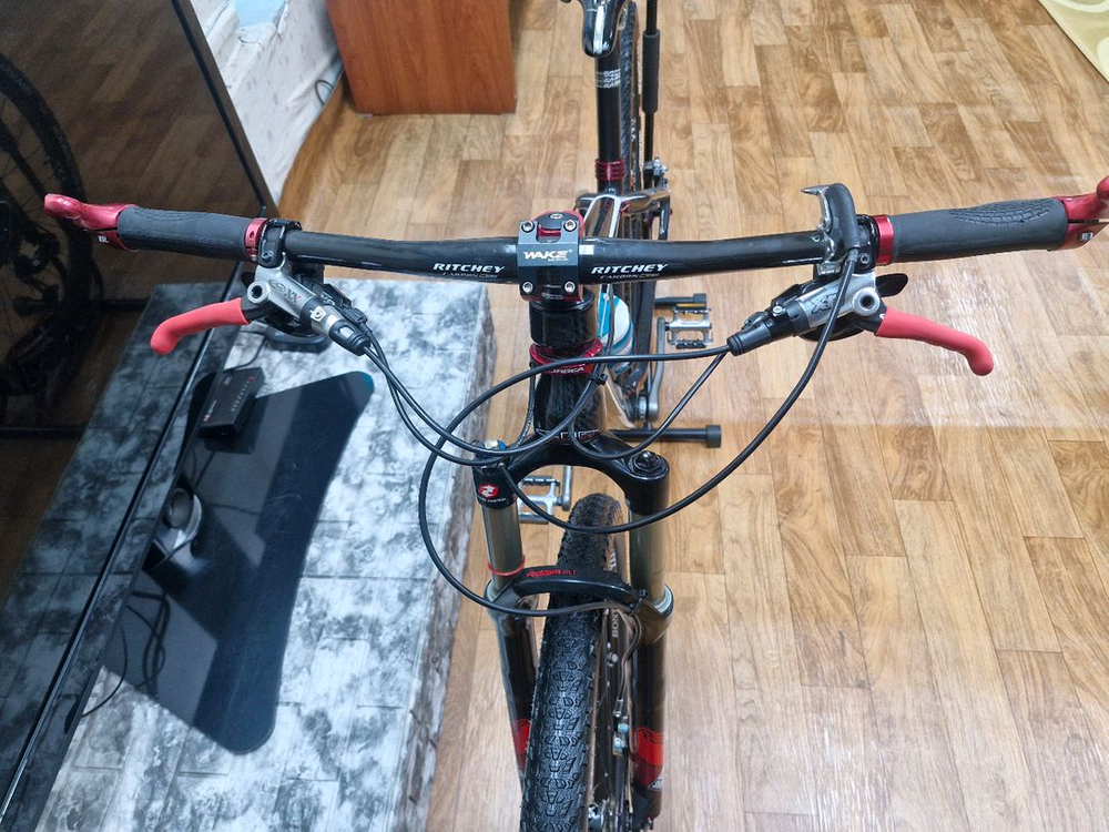 풀카본 MTB 자전거 이미지