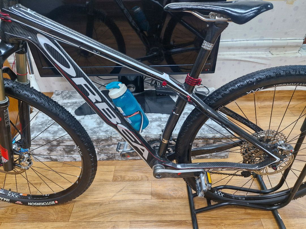 풀카본 MTB 자전거 이미지