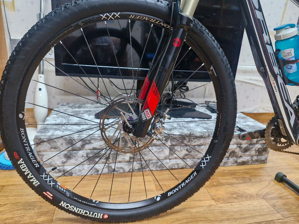 풀카본 MTB 자전거 이미지