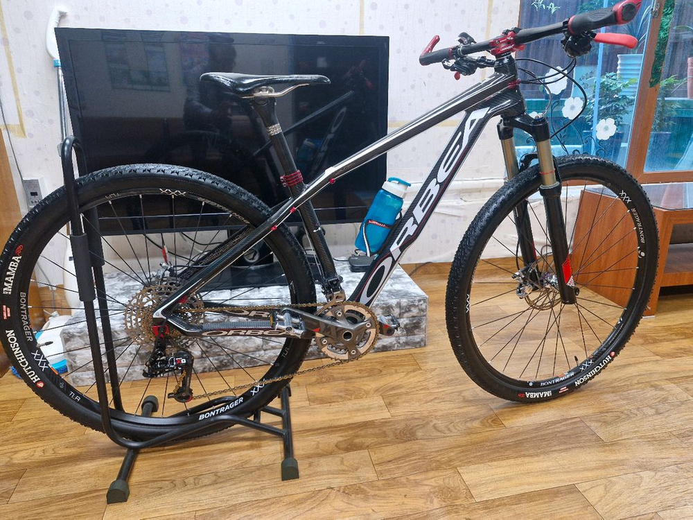 풀카본 MTB 자전거 이미지