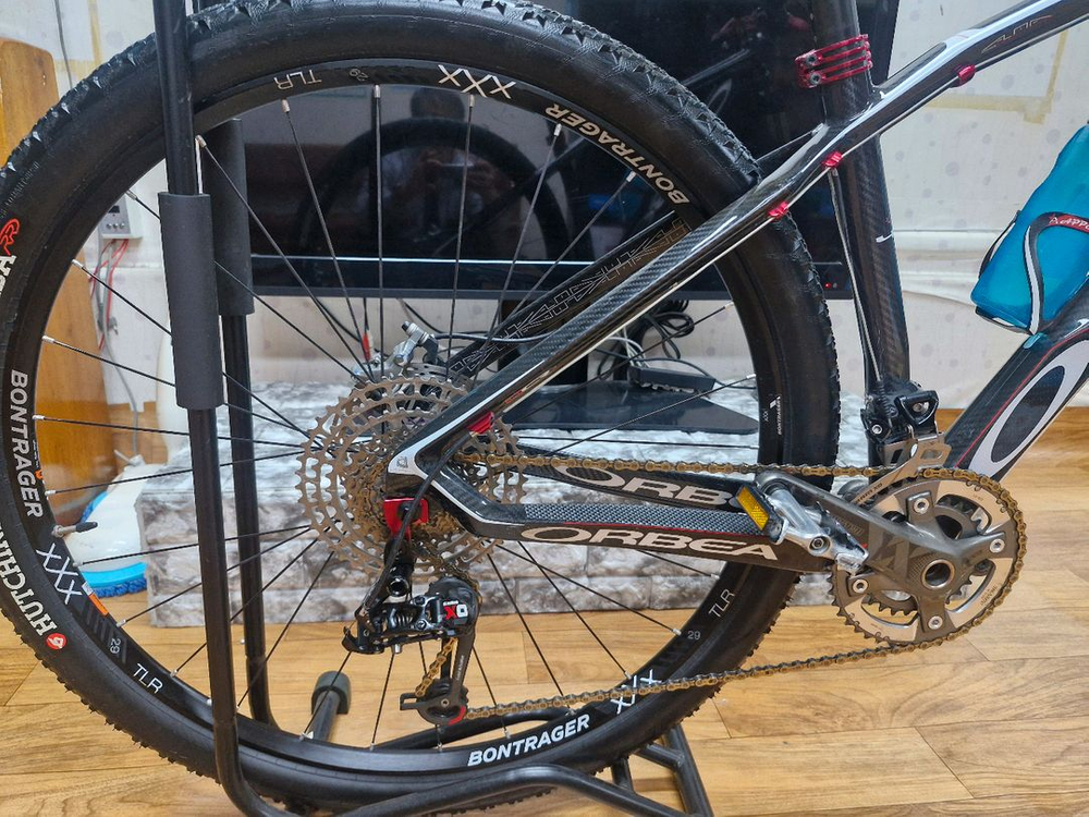 풀카본 MTB 자전거 이미지