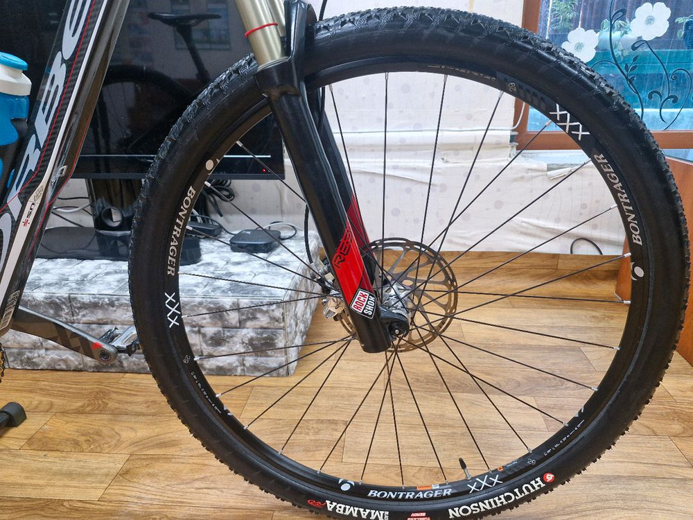 풀카본 MTB 자전거 이미지